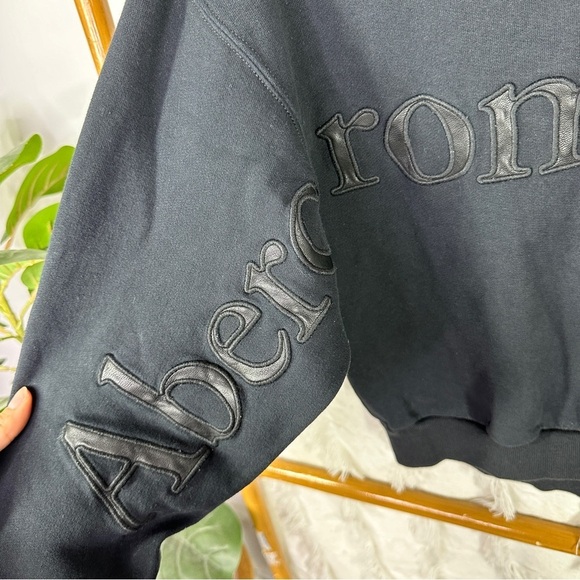 Abercrombie and Fitch Black Cropped Crewneck Sweatshirt sz XS - Picture 2 of 7